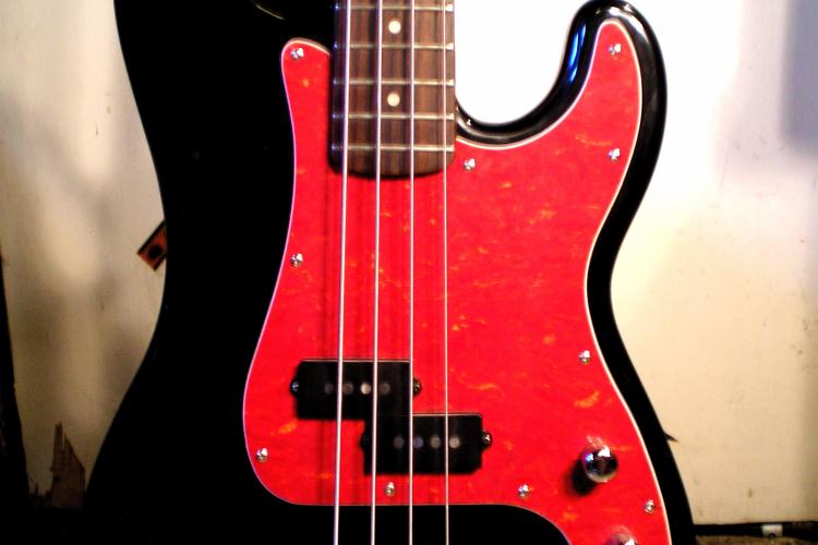 Fender Squier Precision 